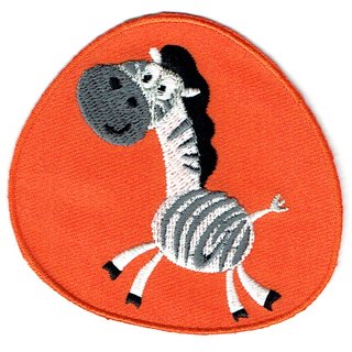 gesticktes Zebra auf orangefarbigem Patch