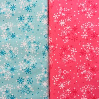 Riley Blake Santas Workshop - Schneeflocken - hellblau oder pink